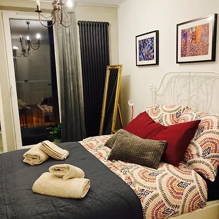 아파트 Royal Oak - 3bd 2ba With Parking And River View 크라쿠프