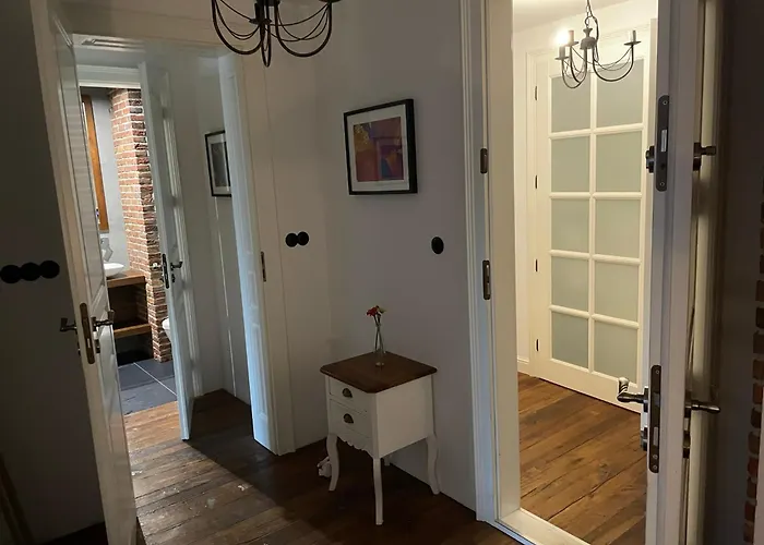 Royal Oak - 3bd 2ba With Parking And River View