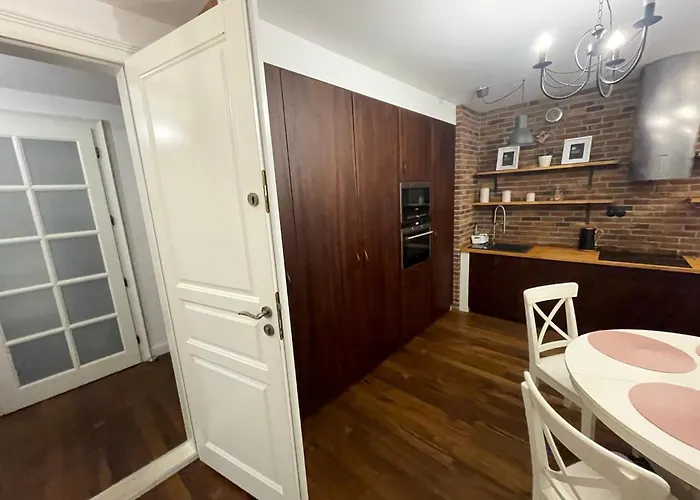 Royal Oak - 3bd 2ba With Parking And River View شقة *