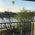 Royal Oak - 3bd 2ba With Parking And River View شقة *