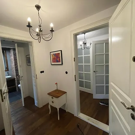 Royal Oak - 3bd 2ba With Parking And River View