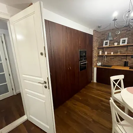 Royal Oak - 3bd 2ba With Parking And River View Appartement *