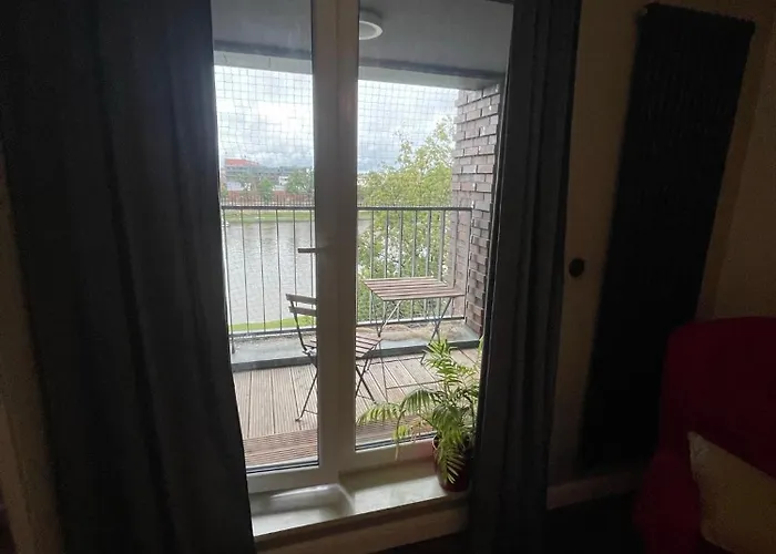 Royal Oak - 3bd 2ba With Parking And River View