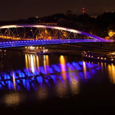 Royal Oak - 3bd 2ba With Parking And River View Apartmán